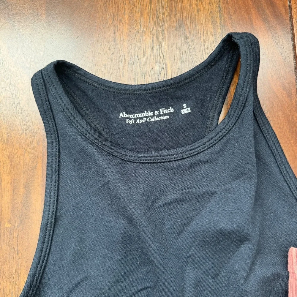 Abercrombie and Fitch Tank Bundle XS/S - Picture 8 of 11